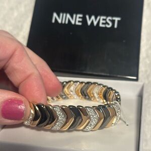 NEW NWT Nine West Gold and Black Chevron Bracelet. BEAUTIFUL 😍